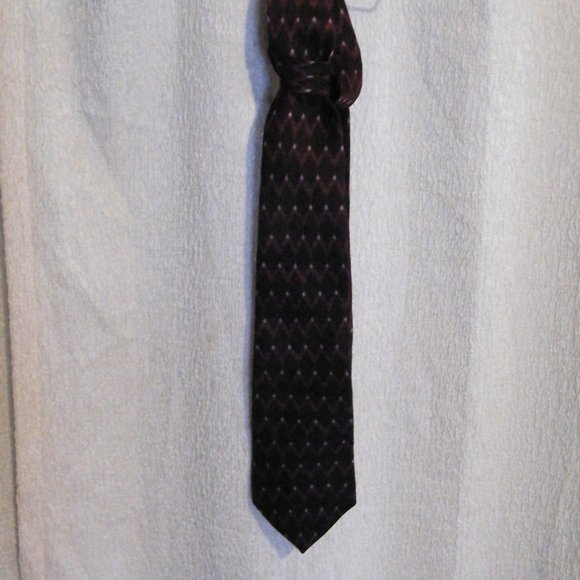 John Henry Maroon Neck Tie made of imported silk - Picture 1 of 3